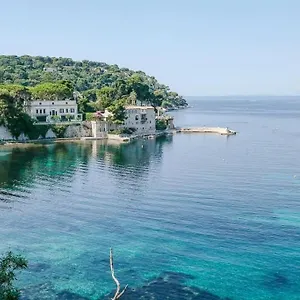 Appartement Rénové Avec Parking Et Terrasse à Village, Èze